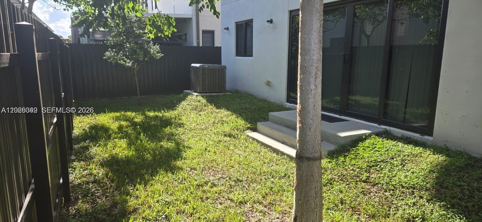 For Sale: $470,000 (5 beds, 4 baths, 1902 Square Feet)