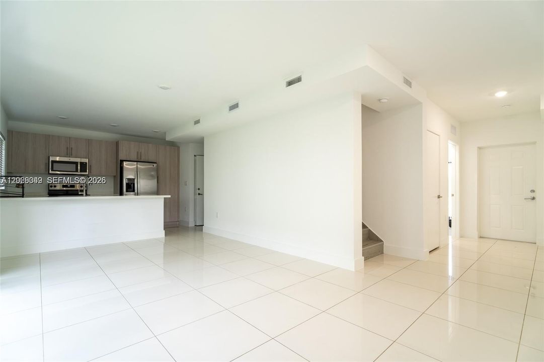For Sale: $470,000 (5 beds, 4 baths, 1902 Square Feet)