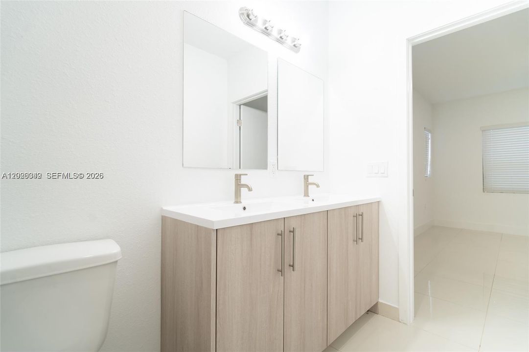 For Sale: $470,000 (5 beds, 4 baths, 1902 Square Feet)