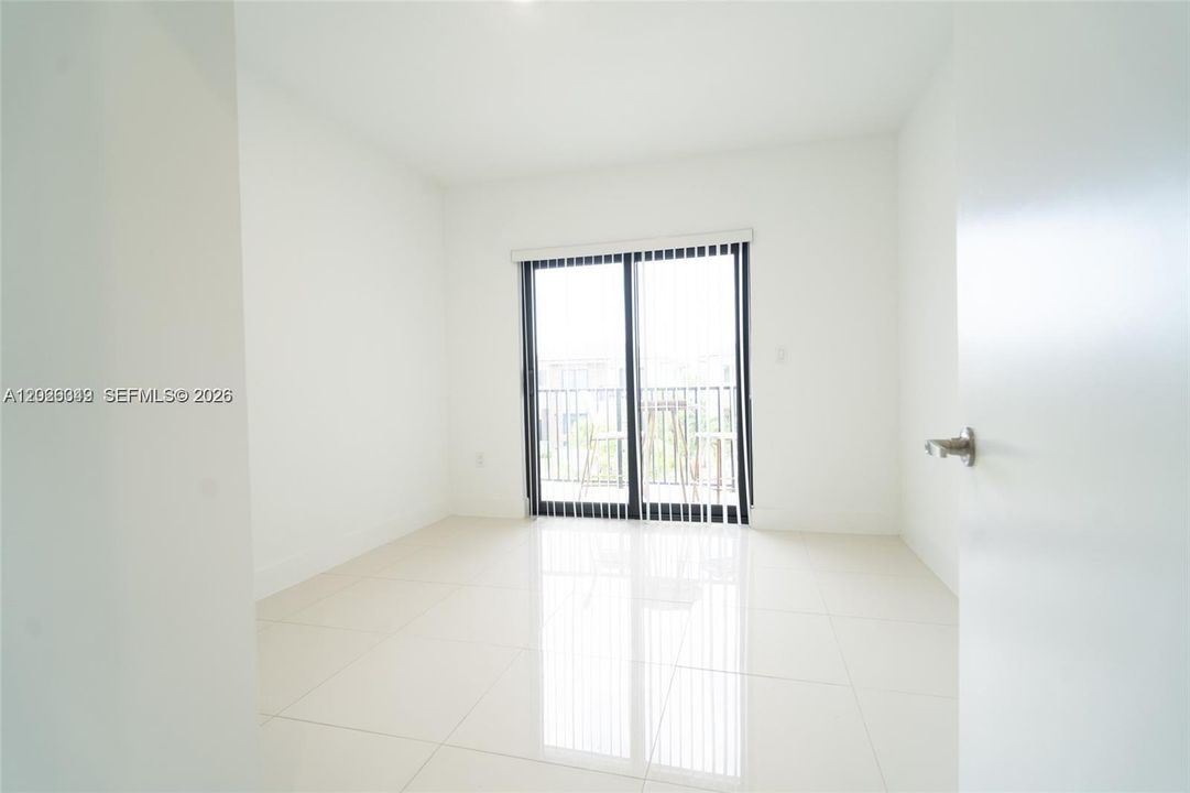 For Sale: $470,000 (5 beds, 4 baths, 1902 Square Feet)