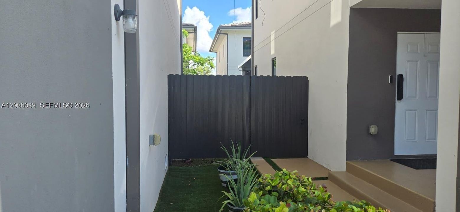 For Sale: $470,000 (5 beds, 4 baths, 1902 Square Feet)