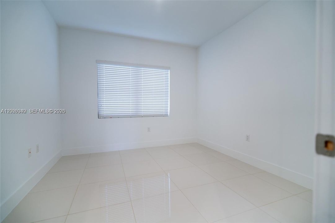 For Sale: $470,000 (5 beds, 4 baths, 1902 Square Feet)