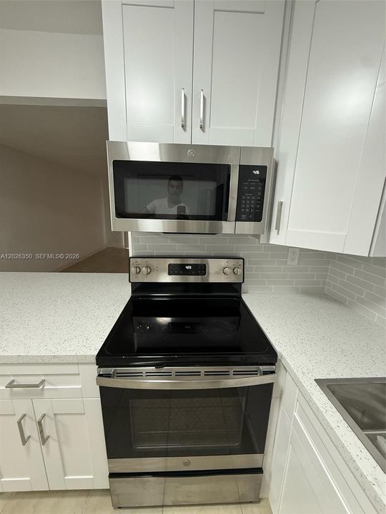 For Rent: $2,250 (2 beds, 2 baths, 920 Square Feet)