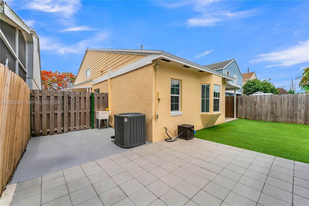 Active With Contract: $549,999 (3 beds, 2 baths, 1479 Square Feet)