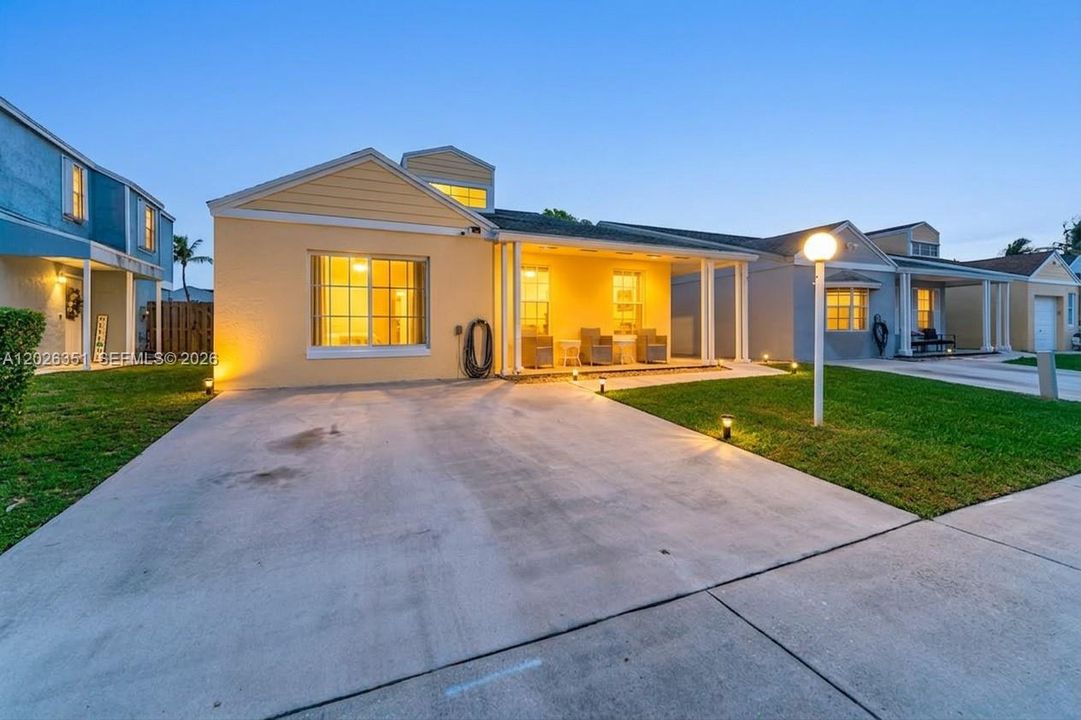 Active With Contract: $549,999 (3 beds, 2 baths, 1479 Square Feet)
