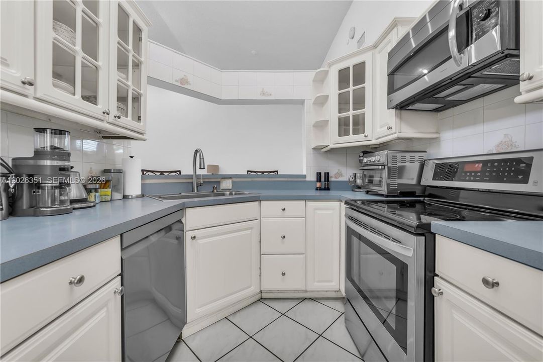 Active With Contract: $549,999 (3 beds, 2 baths, 1479 Square Feet)