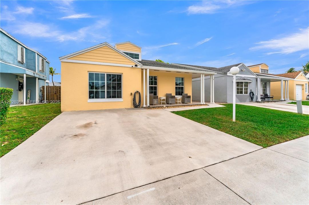 Active With Contract: $549,999 (3 beds, 2 baths, 1479 Square Feet)