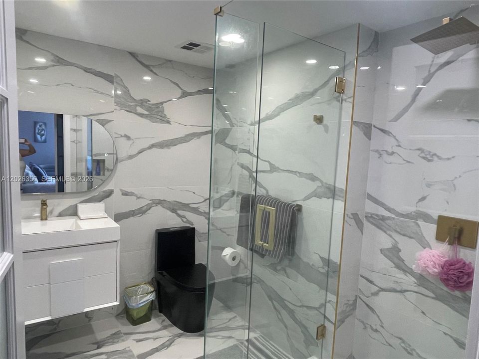 2nd Bathroom