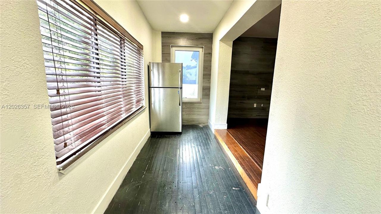 For Sale: $429,000 (2 beds, 1 baths, 1100 Square Feet)