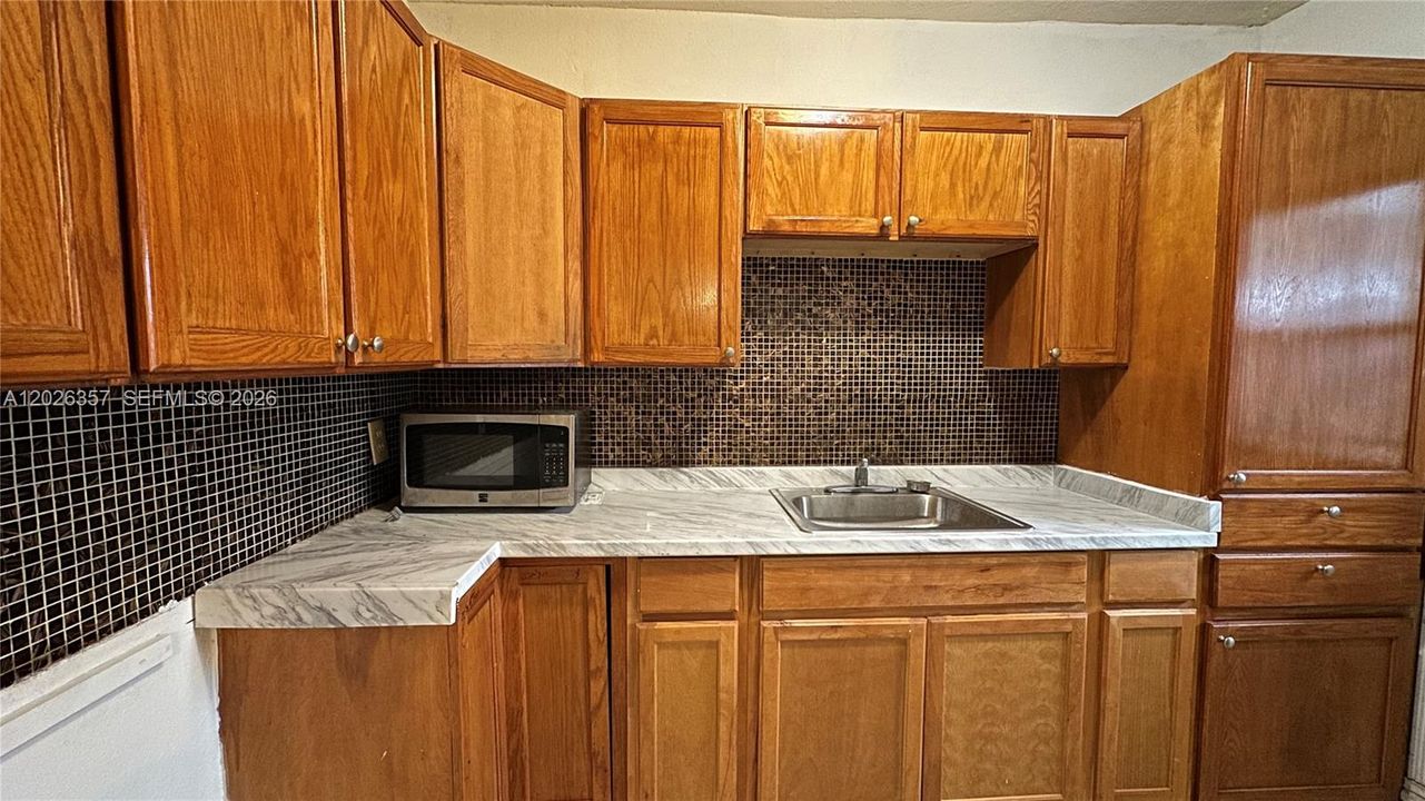 For Sale: $429,000 (2 beds, 1 baths, 1100 Square Feet)