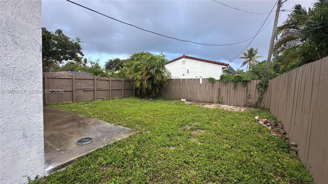 For Sale: $429,000 (2 beds, 1 baths, 1100 Square Feet)