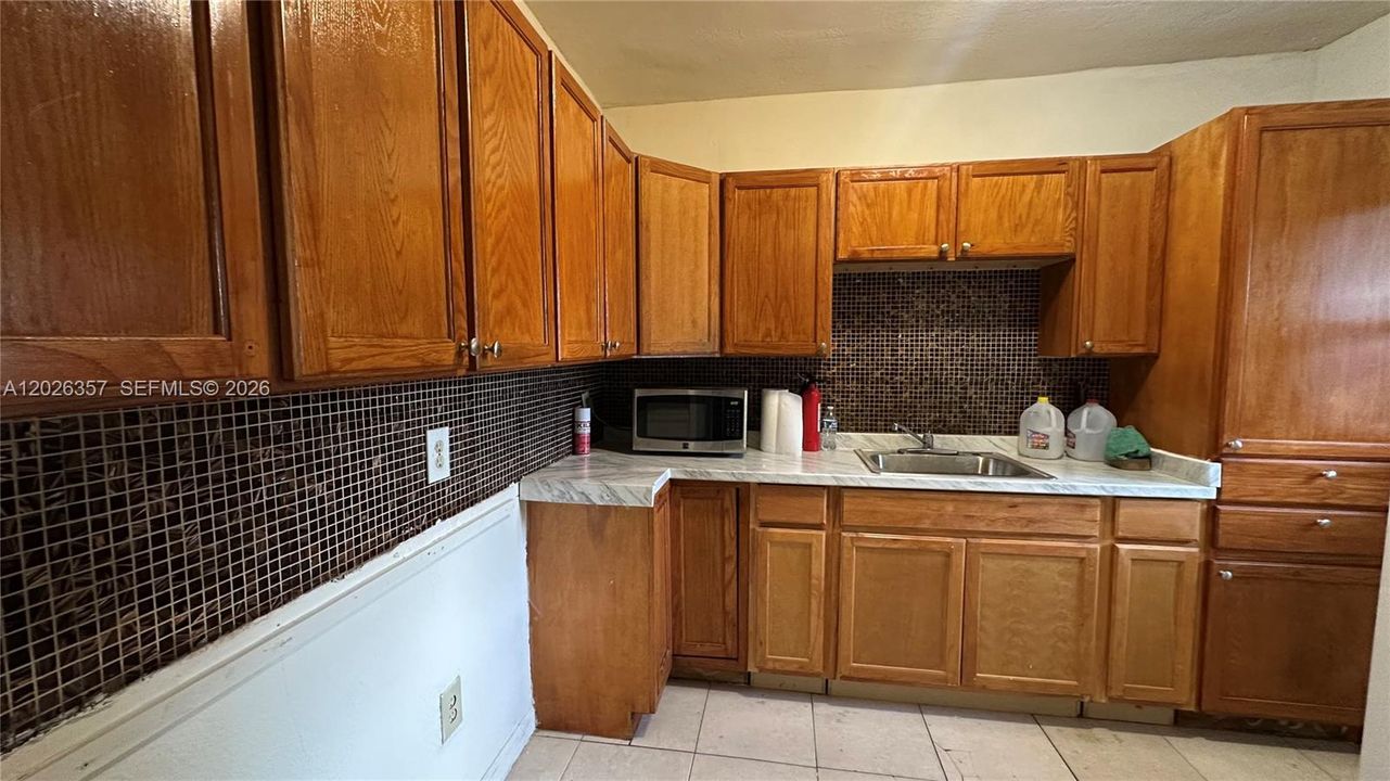 For Sale: $429,000 (2 beds, 1 baths, 1100 Square Feet)