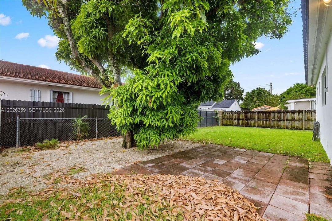 For Sale: $725,000 (3 beds, 2 baths, 1068 Square Feet)