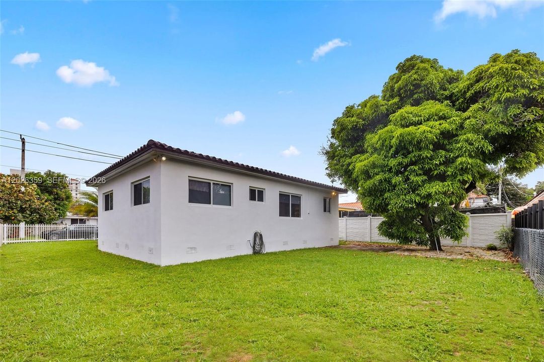 For Sale: $725,000 (3 beds, 2 baths, 1068 Square Feet)