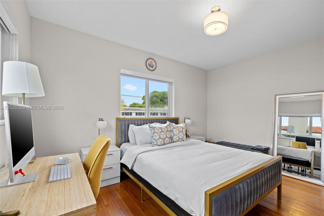 For Sale: $725,000 (3 beds, 2 baths, 1068 Square Feet)