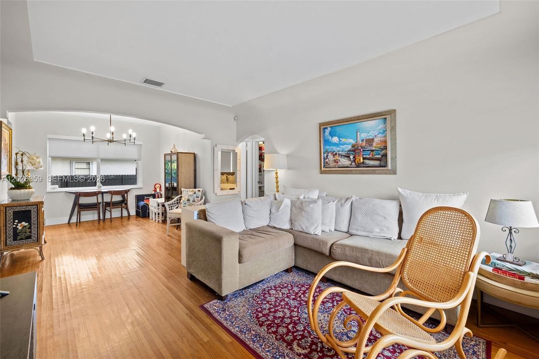 For Sale: $725,000 (3 beds, 2 baths, 1068 Square Feet)