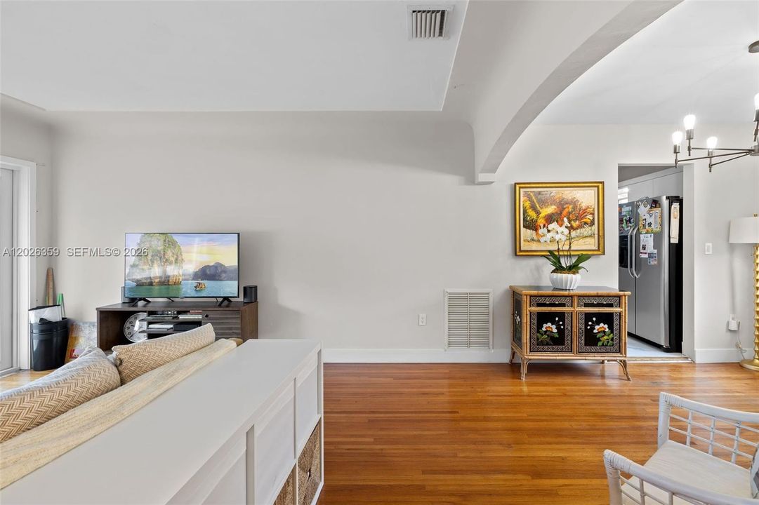 For Sale: $725,000 (3 beds, 2 baths, 1068 Square Feet)