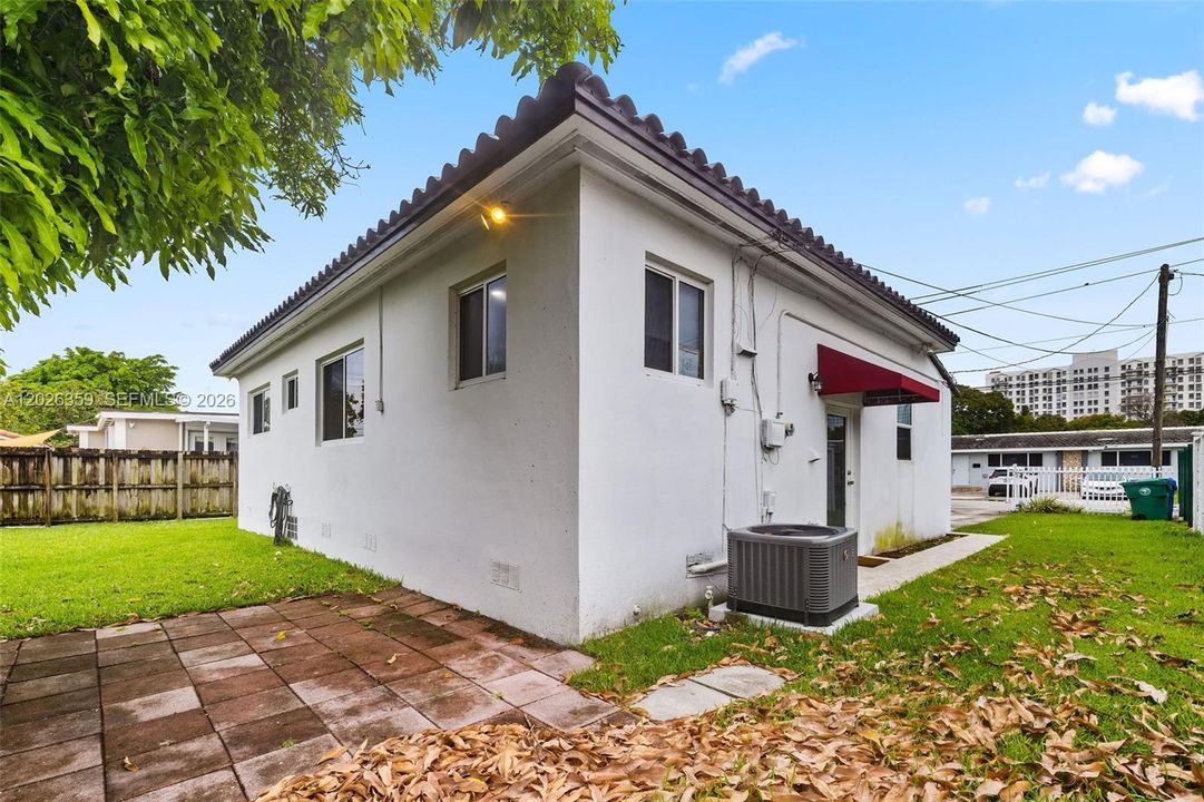 For Sale: $725,000 (3 beds, 2 baths, 1068 Square Feet)