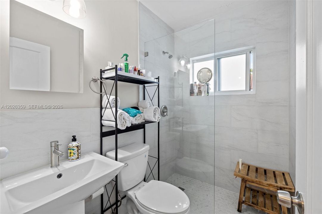 For Sale: $725,000 (3 beds, 2 baths, 1068 Square Feet)