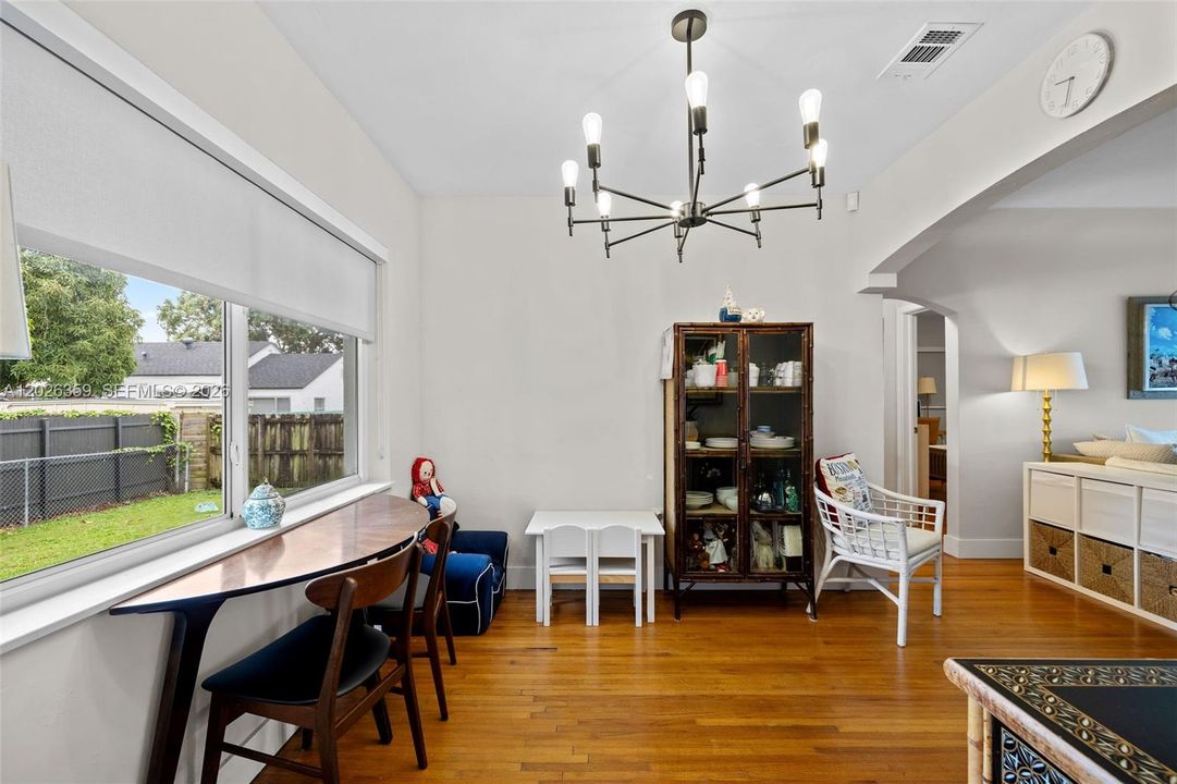 For Sale: $725,000 (3 beds, 2 baths, 1068 Square Feet)