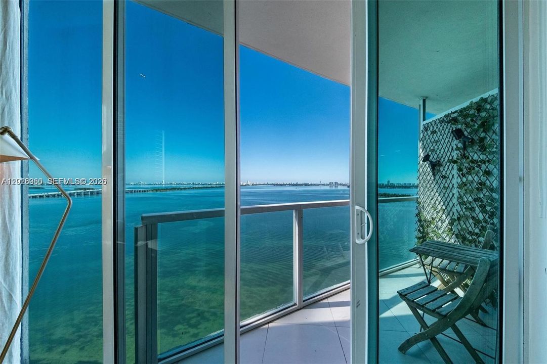 For Rent: $5,400 (2 beds, 2 baths, 1368 Square Feet)