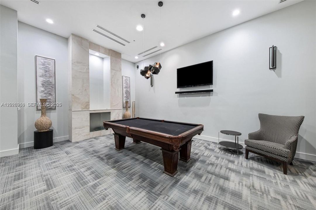 For Rent: $5,400 (2 beds, 2 baths, 1368 Square Feet)