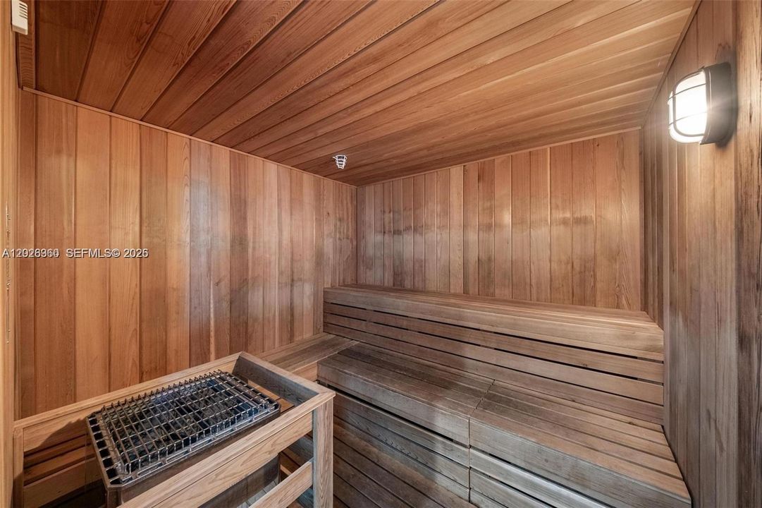 For Rent: $5,400 (2 beds, 2 baths, 1368 Square Feet)