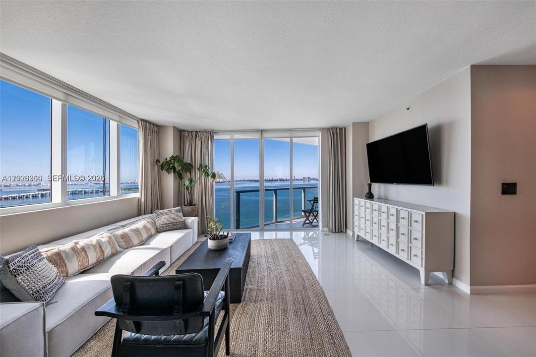For Rent: $5,400 (2 beds, 2 baths, 1368 Square Feet)