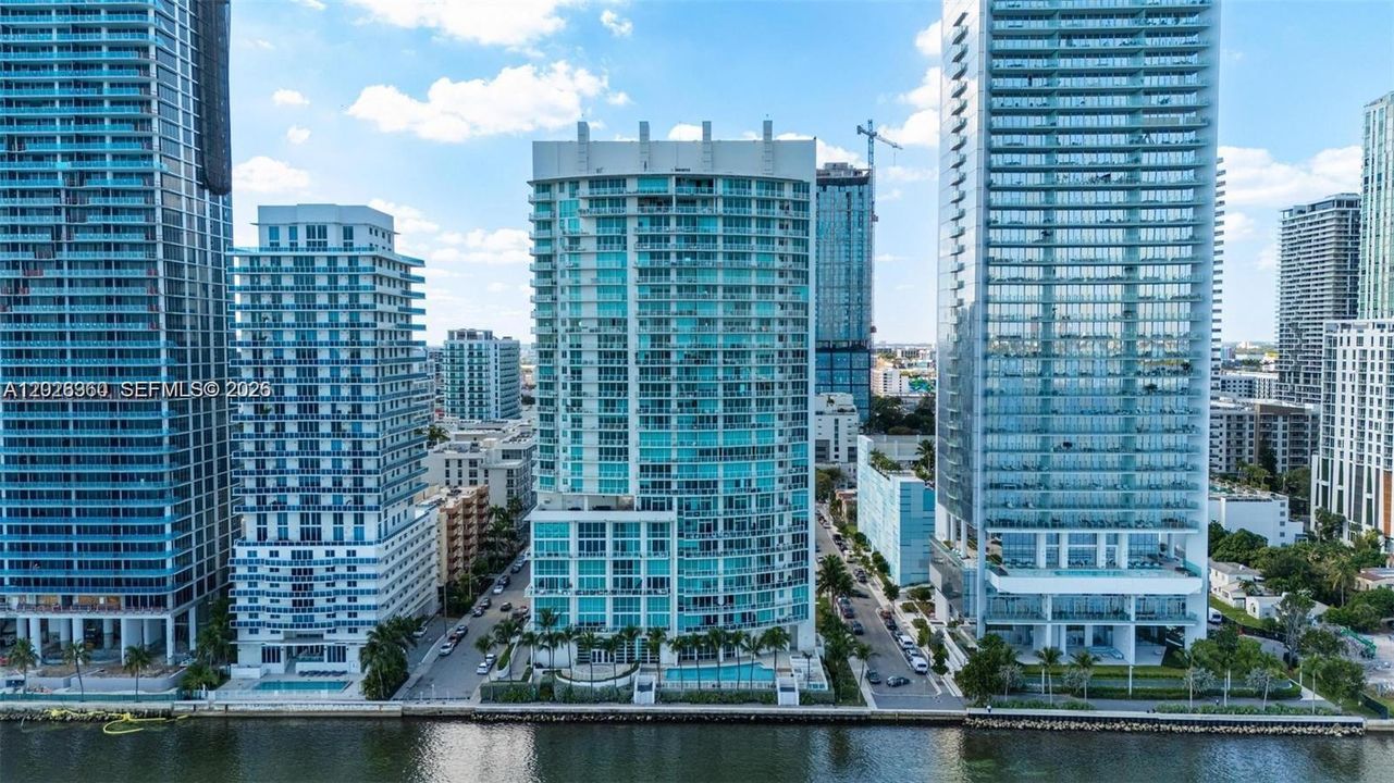 For Rent: $5,400 (2 beds, 2 baths, 1368 Square Feet)