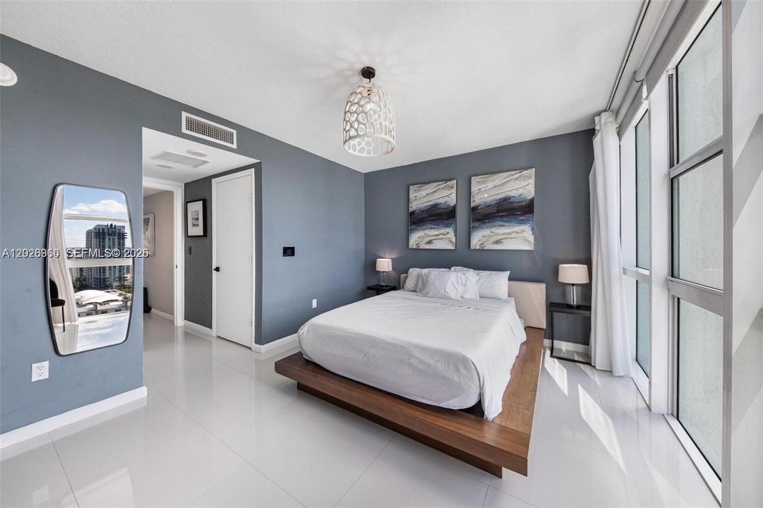 For Rent: $5,400 (2 beds, 2 baths, 1368 Square Feet)