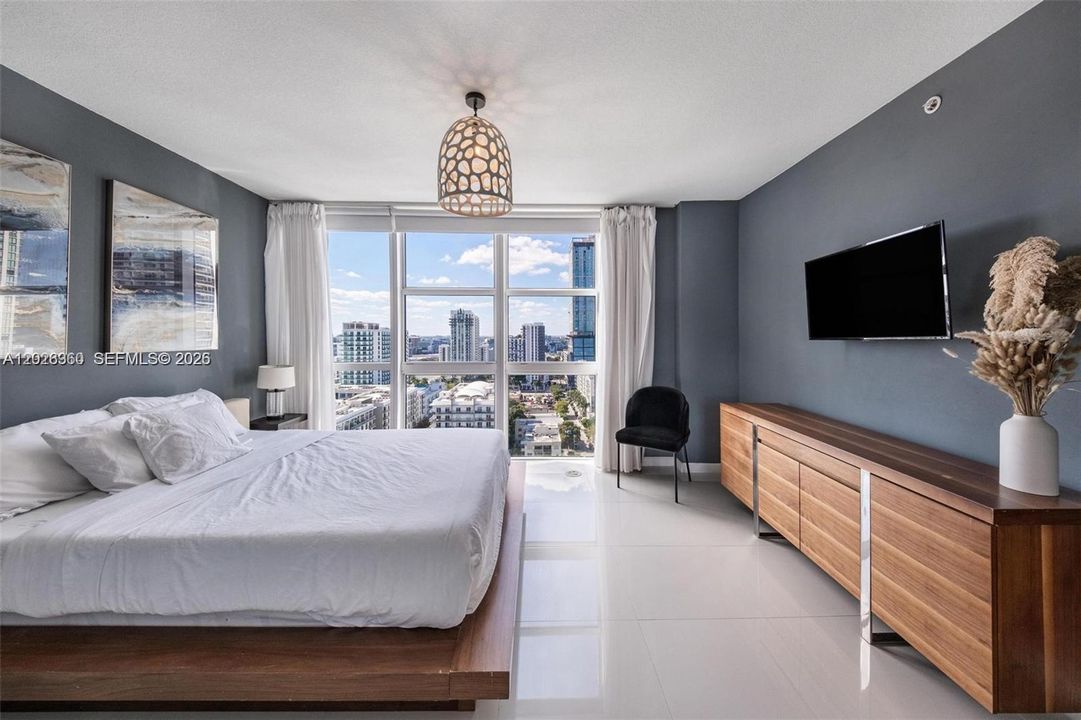 For Rent: $5,400 (2 beds, 2 baths, 1368 Square Feet)