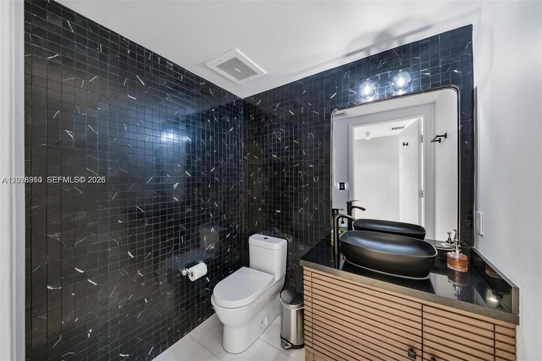 For Rent: $5,400 (2 beds, 2 baths, 1368 Square Feet)