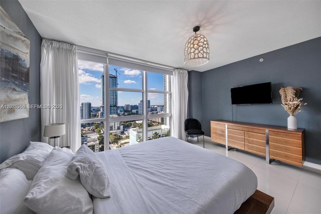 For Rent: $5,400 (2 beds, 2 baths, 1368 Square Feet)