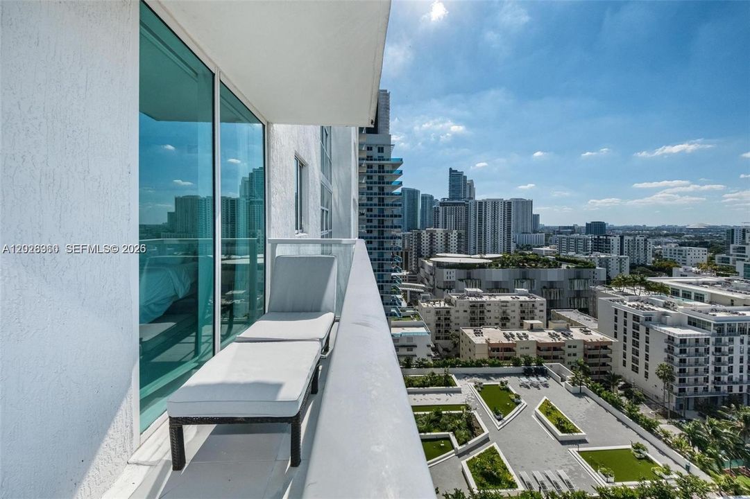 For Rent: $5,400 (2 beds, 2 baths, 1368 Square Feet)