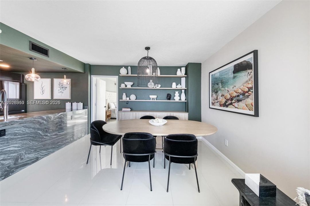 For Rent: $5,400 (2 beds, 2 baths, 1368 Square Feet)