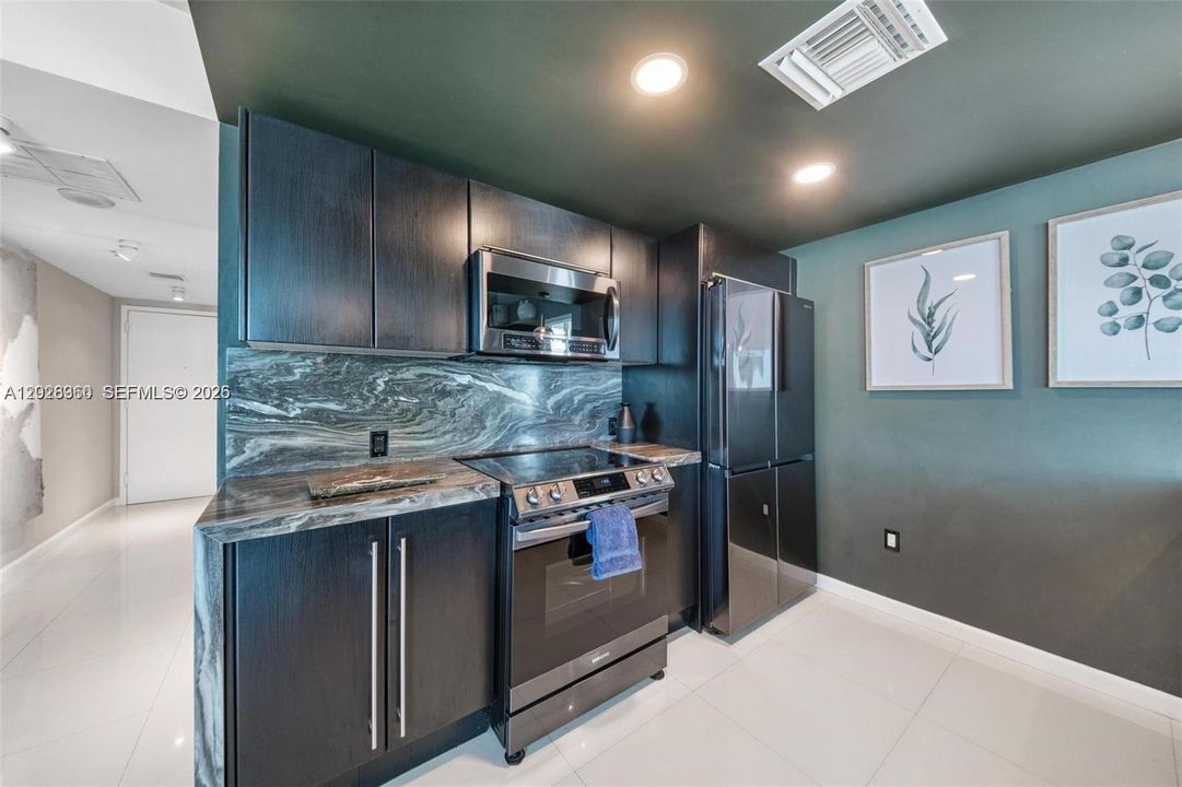 For Rent: $5,400 (2 beds, 2 baths, 1368 Square Feet)