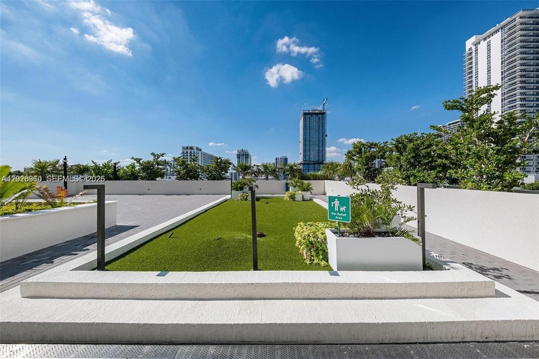 For Rent: $5,400 (2 beds, 2 baths, 1368 Square Feet)