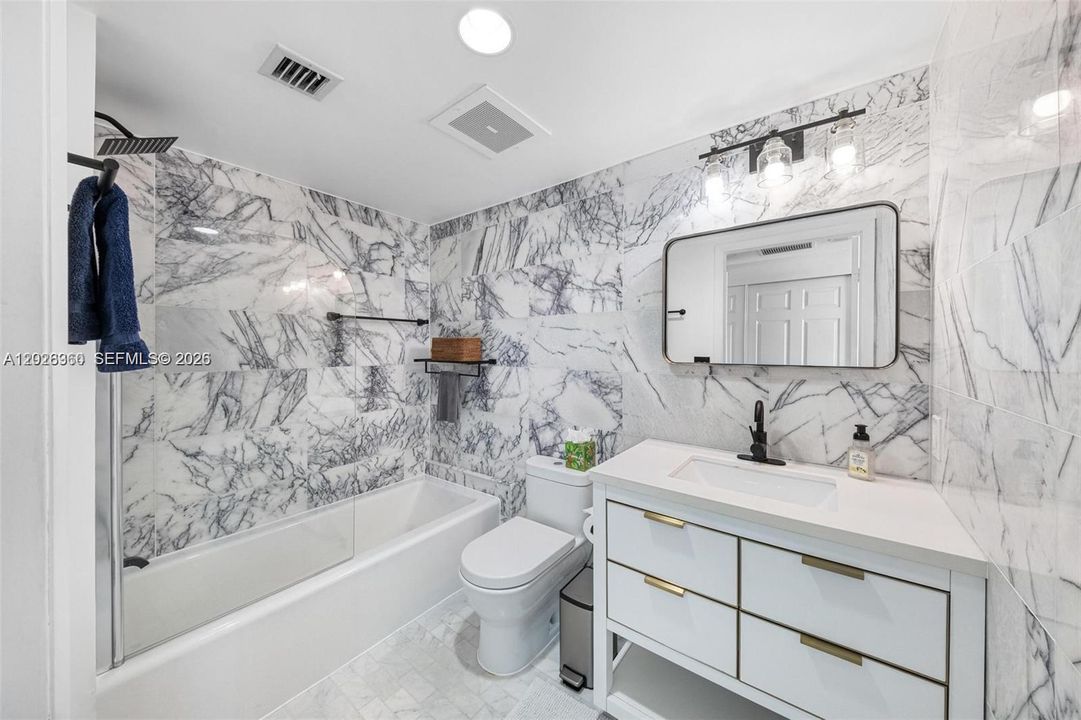 For Rent: $5,400 (2 beds, 2 baths, 1368 Square Feet)