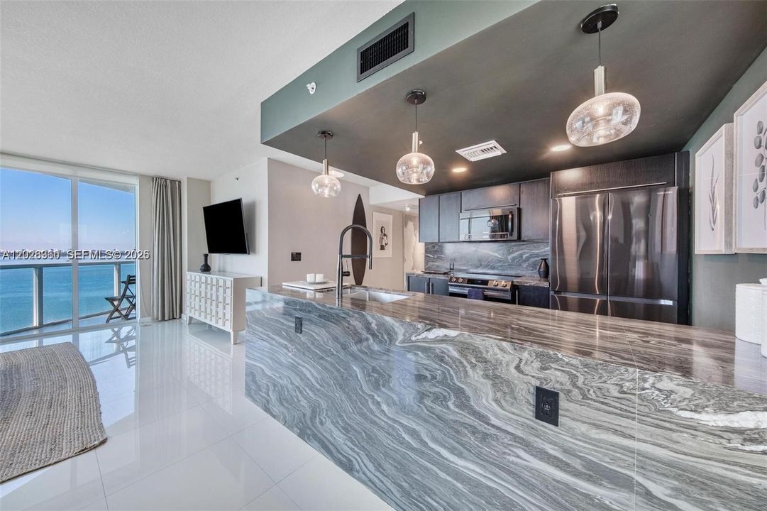For Rent: $5,400 (2 beds, 2 baths, 1368 Square Feet)