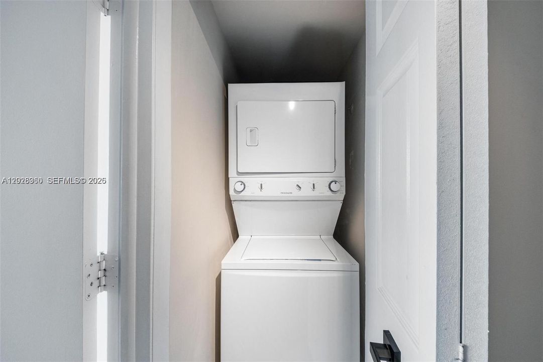 For Rent: $5,400 (2 beds, 2 baths, 1368 Square Feet)