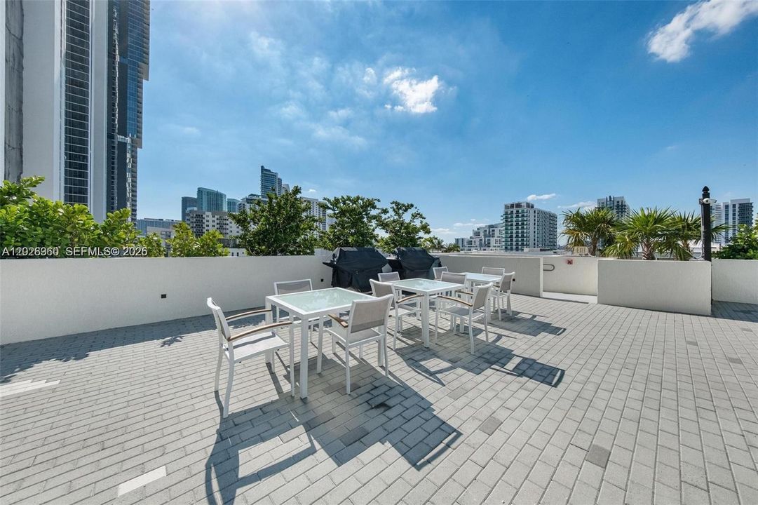 For Rent: $5,400 (2 beds, 2 baths, 1368 Square Feet)