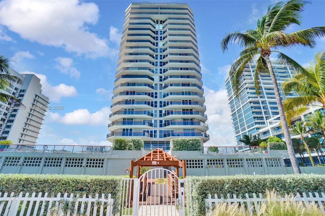 Под контрактом: $3,999 (2 спален, 2 ванн, 1190 Квадратных фут)