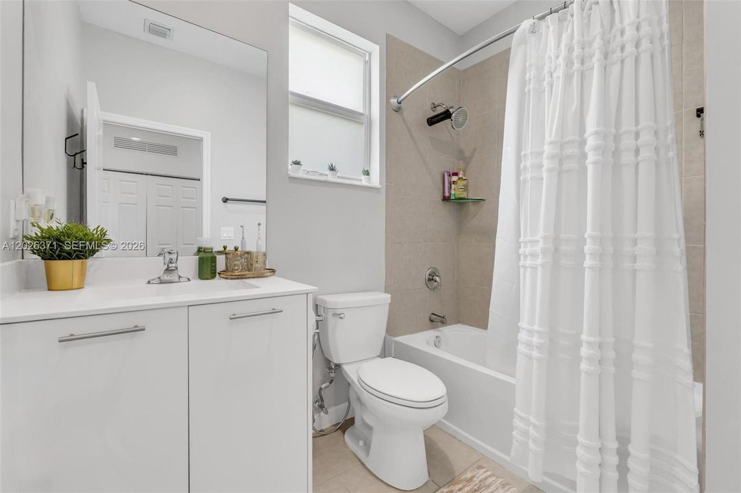For Rent: $4,750 (3 beds, 2 baths, 1624 Square Feet)