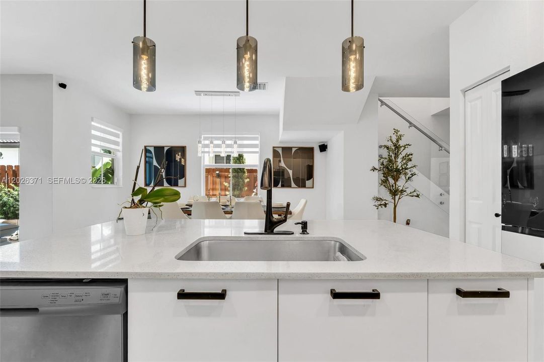 For Rent: $4,750 (3 beds, 2 baths, 1624 Square Feet)