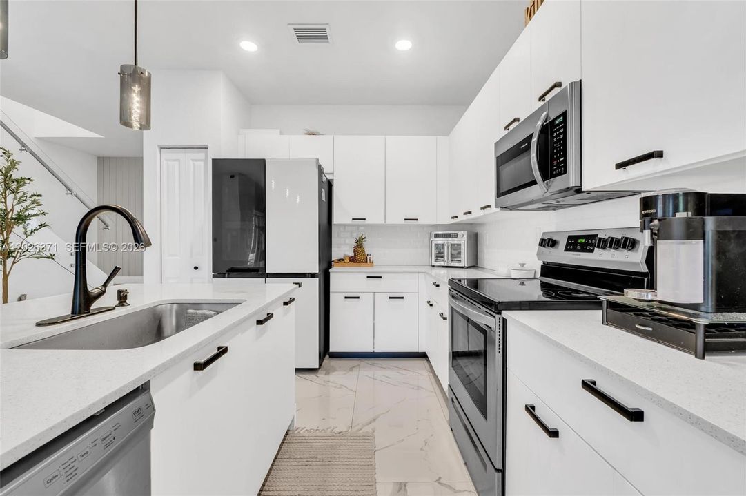 For Rent: $4,750 (3 beds, 2 baths, 1624 Square Feet)