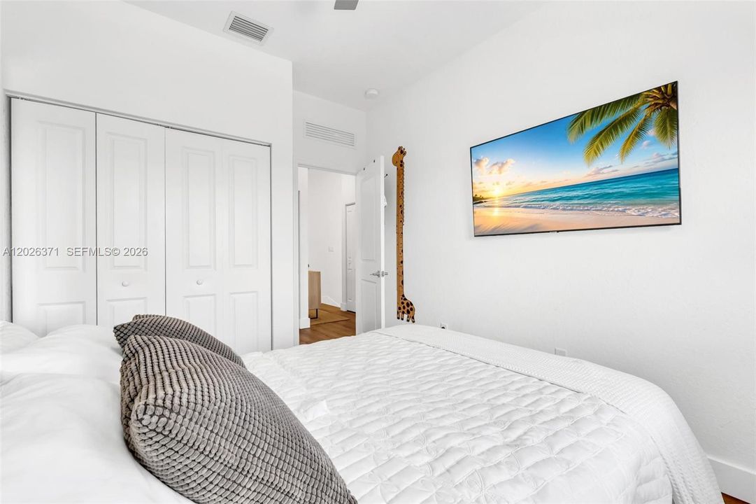 For Rent: $4,750 (3 beds, 2 baths, 1624 Square Feet)