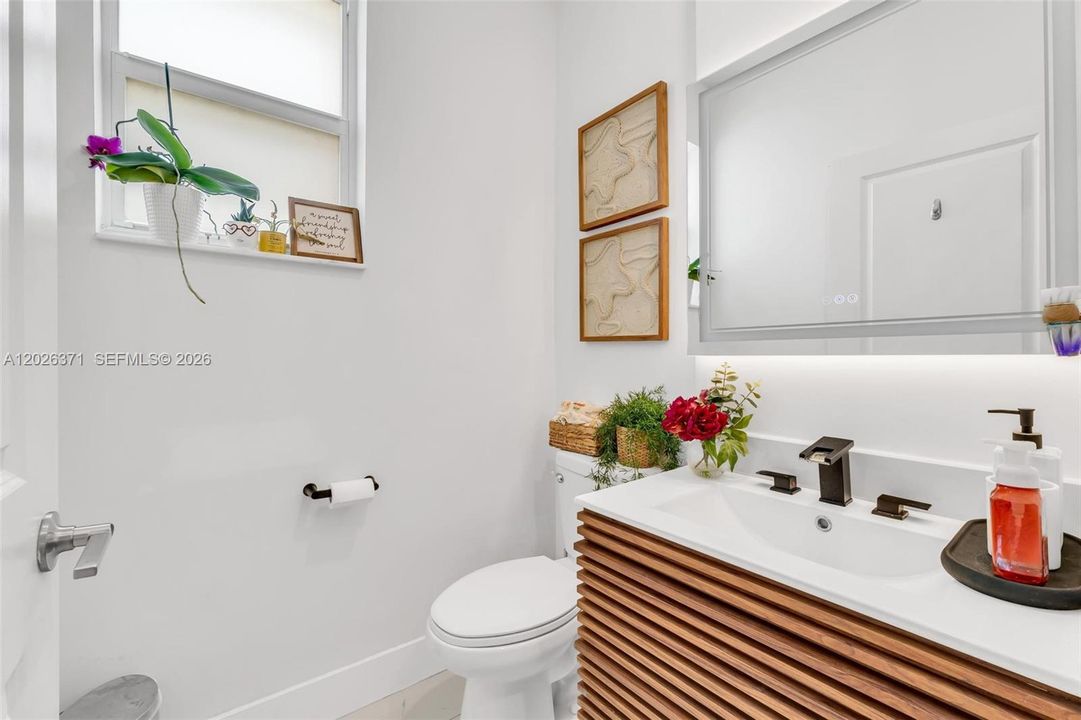 For Rent: $4,750 (3 beds, 2 baths, 1624 Square Feet)