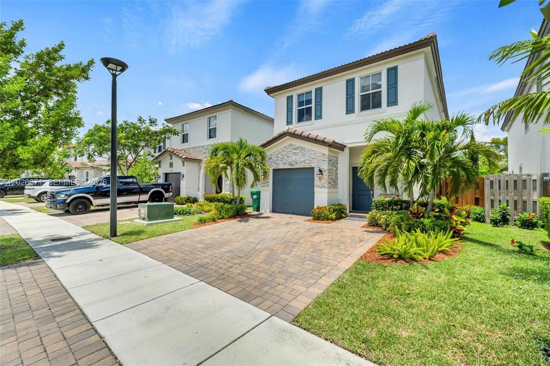 For Rent: $4,750 (3 beds, 2 baths, 1624 Square Feet)
