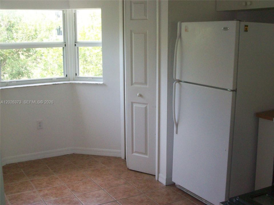 For Rent: $1,750 (2 beds, 2 baths, 815 Square Feet)