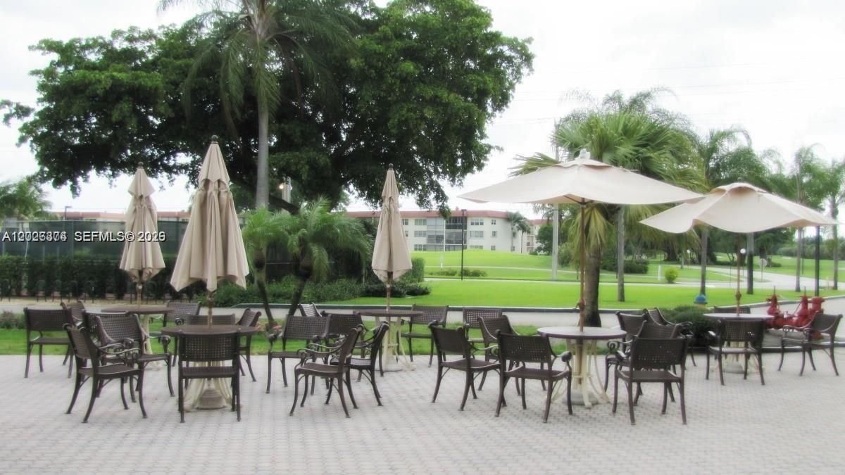 For Sale: $100,000 (1 beds, 1 baths, 900 Square Feet)